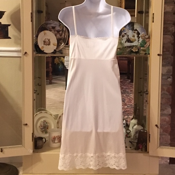VINTAGE WHITE NYLON WHITE LACE SLIP - Picture 4 of 4